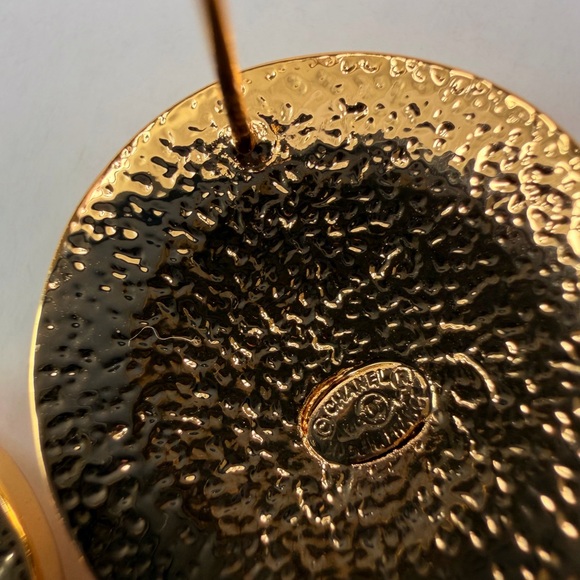 🖤Vintage Chanel Gold CC Logo Earrings✨ - Picture 4 of 10